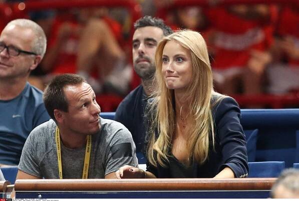 Tomáš Krupa a Berdychova partnerka Ester Sátorová - GALERIE: Ester Berdychová se opalovala nahoře bez! (6/6)
