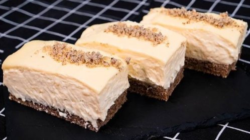 Ořechový dort se žloutkovým krémem a bílou čokoládou: Všichni prosí o přídavek, nejen že vypadá jako z přepychové cukrárny, ale taky tak chutná!