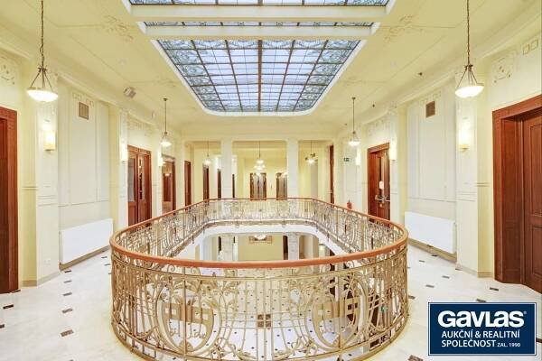 Obchodní palác Sparkasse Karlovy Vary – u Vřídelní kolonády, Divadelní náměstí | GAVLAS, spol. s r.o.