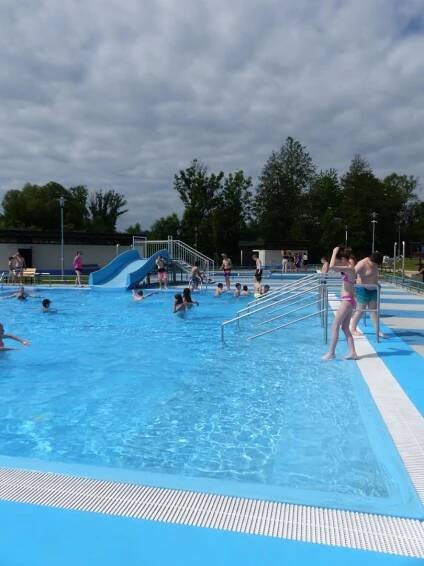 Den dětí na koupališti - Základní škola a Mateřská škola Vlčnov, ŠKOLA PLNÁ POHODY