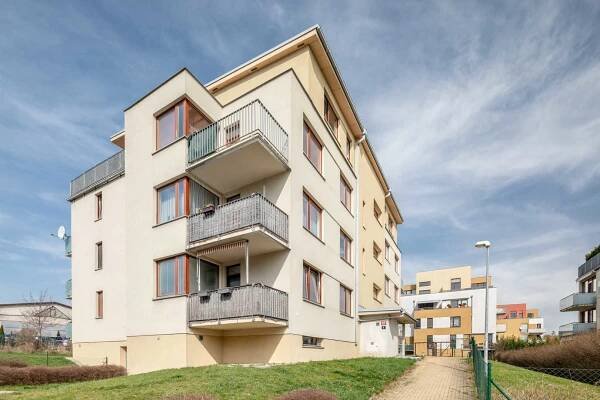 PRODÁNO - Byt 2+kk s lodžií, 61 m2, ul. Laudonova, Praha 10 - Štěrboholy - romanek-partneri.cz