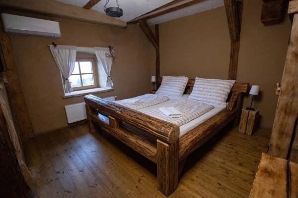 Ein Bett oder Betten in einem Zimmer der Unterkunft Krčma Hotel U Císařské Cesty