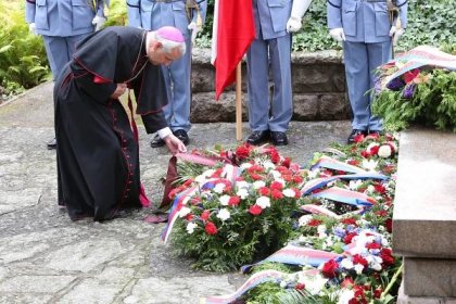 Biskup Vlastimil Kročil se zúčastnil uctění památky prezidenta E. Beneše