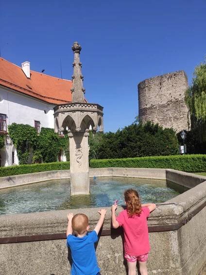 Hrad Bítov, zvířátka a rozhledna Rumburak - ŤAPKÁME.CZ