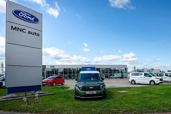 Ford MNC auto foto 1