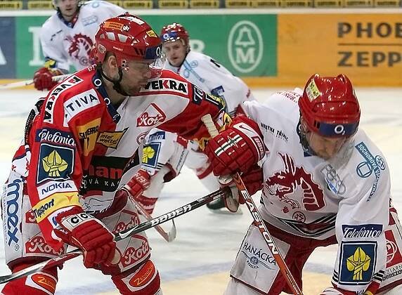HC Slavia Praha - HC Oceláři Třinec - České Budějovice vyhrály, Třinec zaskočil Slavii (5/8)