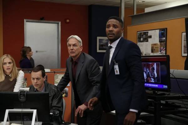 Námořní vyšetřovací služba - Mrtvý spis - Z filmu - Emily Wickersham, Sean Murray, Mark Harmon, Duane Henry