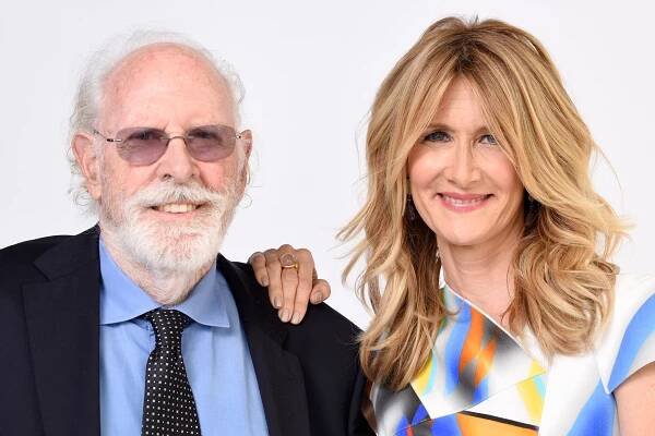 Laura Dern with her father at an Oscars event in 2015.