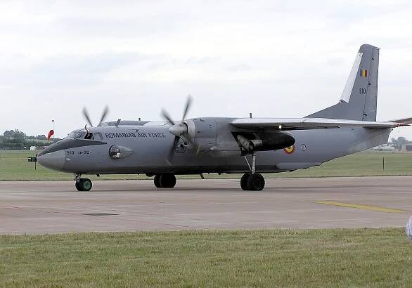 Soubor:Antonov.an26.fairford.arp.jpg – Wikipedie