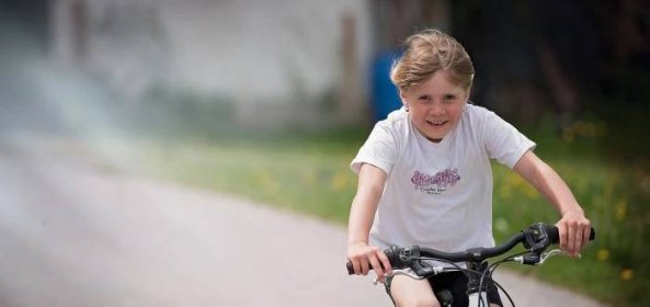 Dívka vyjela na kole ze zahrady a už ji matka nikdy živou nespatřila (ilustrační foto)