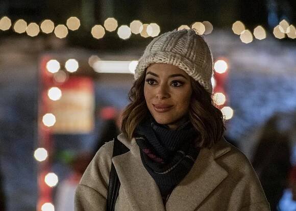 Amber Stevens West - Christmas Unwrapped - Z filmu
