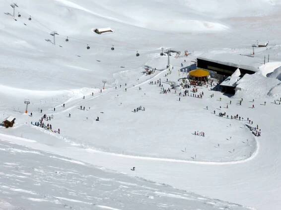 Ski resort Moelltal Glacier (Mölltaler Gletscher)