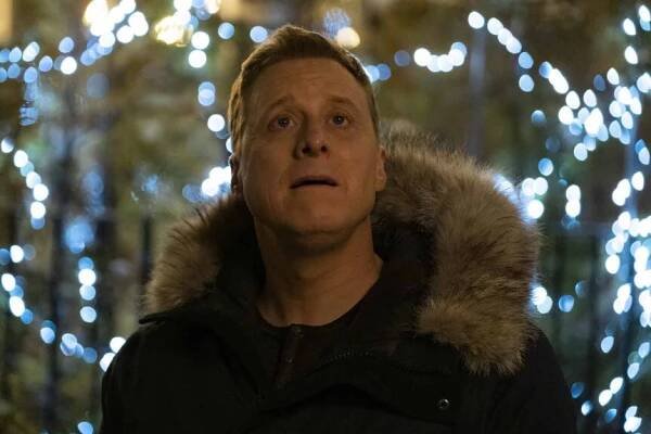 Alan Tudyk Coos About Harry's New Resident Alien Love Interest, Edi Patterson's Blue Avian