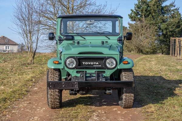 Třetí generace Toyoty Land Cruiser je nezničitelný nezmar, jehož cena raketově roste. A ve Venezuele měla hodně zvláštní jméno