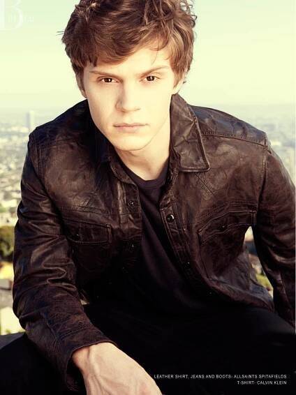 Evan Peters fotka
