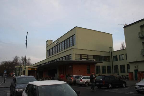 Unikátní budova nádraží v Poděbradech byla po rekonstrukci otevřena