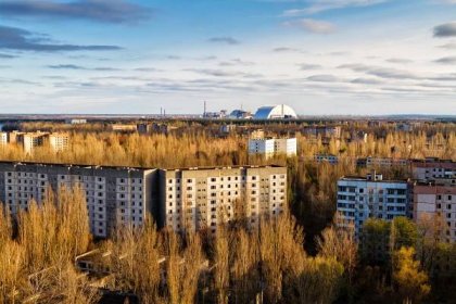 pohled ze střechy 16patrového činžovního domu ve městě pripjat, zóna jaderné elektrárny černobyl, ukrajina - jaderná elektrárna černobyl - stock snímky, obrázky a fotky
