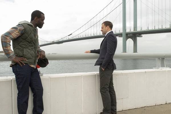 Jak prosté - Nikdo nežije věčně - Z filmu - Ato Essandoh, Jonny Lee Miller