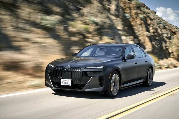 BMW i7 Front Dynamisch