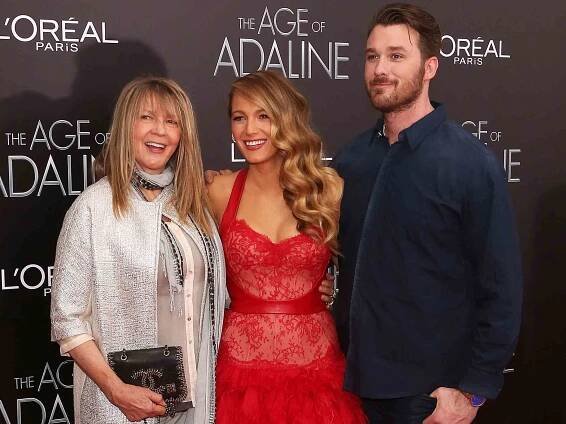 Elaine Lively, Blake Lively, and Eric Lively attend "The Age of Adaline" premiere in 2015