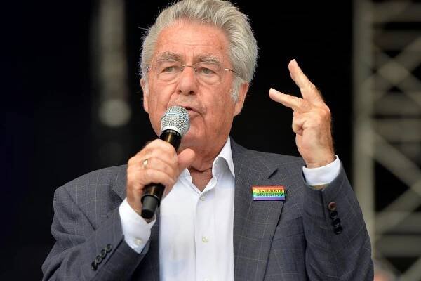 Heinz Fischer am Samstag bei der 24. Regenbogenparade in Wien
