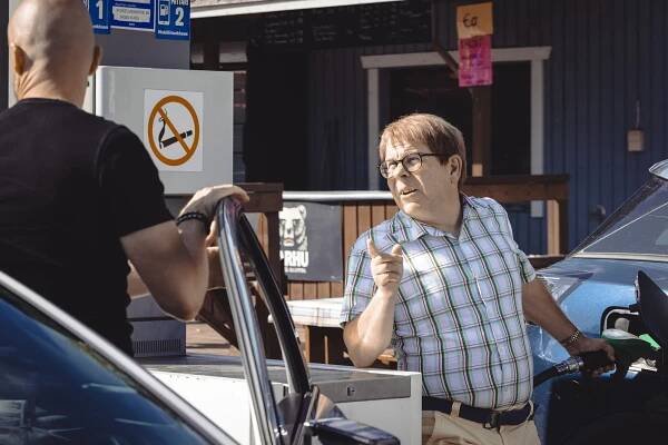 Kummeli esittää: Mökkinaapurit - Hittibiisi - Z filmu - Timo Kahilainen