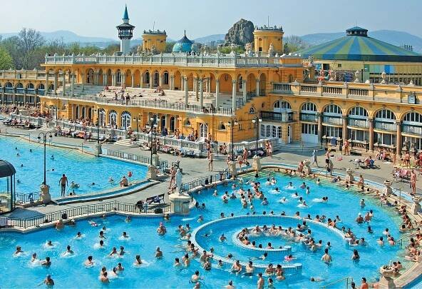 Namočte se jako Maďar. Průvodce lázeňského povaleče po Budapešti