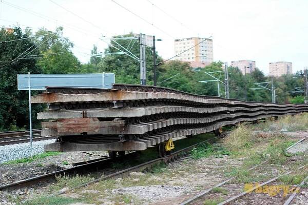 Rekonstrukce koleje č. 2: Konec drncání z Brna do Kuřimi / Naživo / Články / bagry.cz - vše o stavebních strojích pro zemní