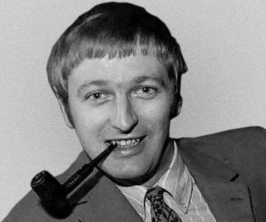 Graham Chapman Biography - Facts, Childhood, Family Life & Achievements