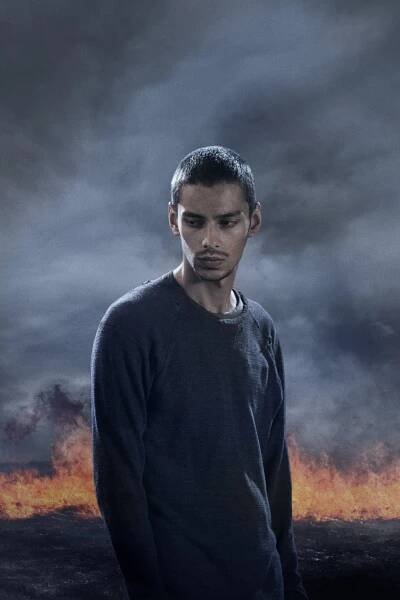 Devon Bostick - Prvních 100 - Série 3 - Promo