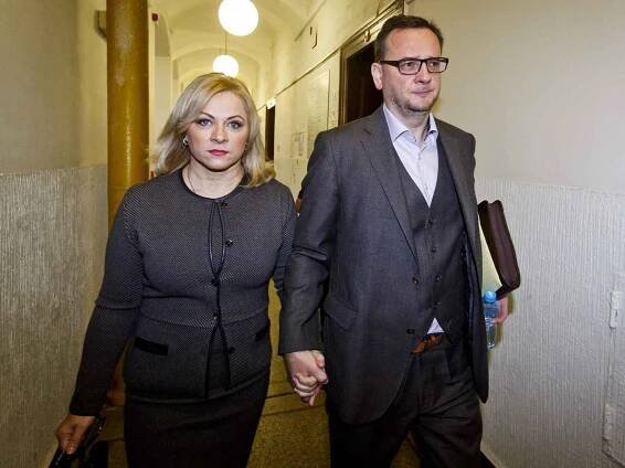 Podmínky a pokuty. Petr Nečas a jeho manželka jsou vinní v kauze trafik