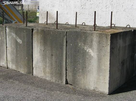 betonové kvádry