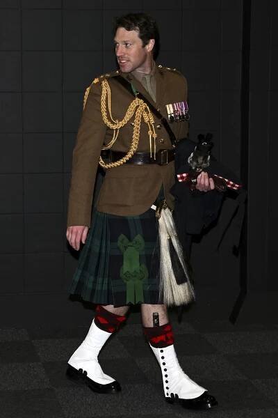 Jako pravý Skot nosí Jonathan Thompson nejčastěji kilt. A že mu to v něm sekne...