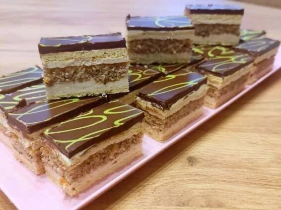 Medovo-orechový Natália rez, Recepty na zákusky | Recipe | Dessert recipes easy, Desserts, Sweet cakes