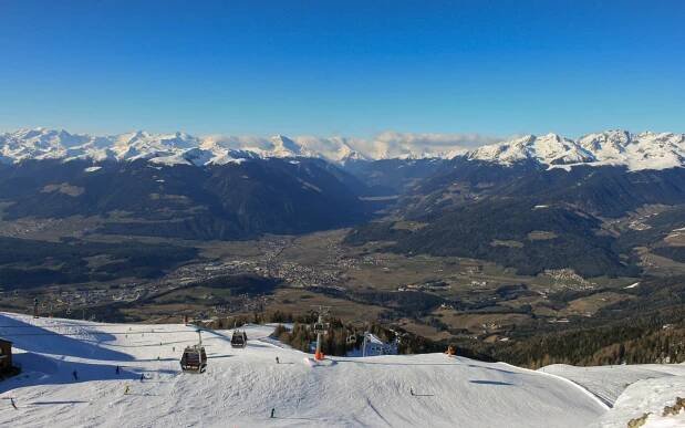 Pohled na Bruneck z Kronplatzu, Itálie