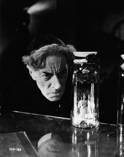 Ernest Thesiger and Joan Woodbury in The Bride of Frankenstein (1935)