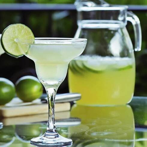 Village Candle Střední vonná svíčka ve skle Frozen Margarita 397g - Margarita