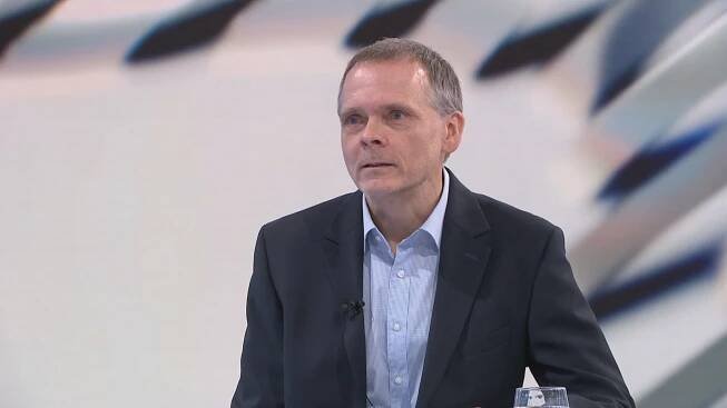 Pojďte to vládě vytmavit, burcuje opozice voliče. Smrtící signál však nepřijde, říká expert