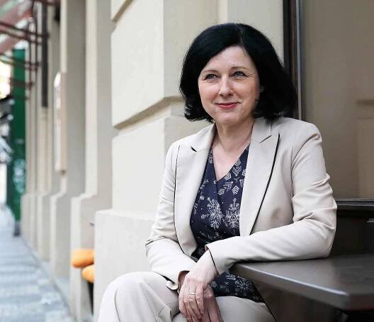 Nejvlivnější Češkou je Jourová, tvrdí Forbes. Schillerová se výrazně propadla