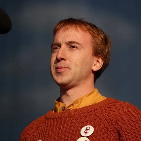 Minář se vrací s transparentem na Letnou. Po vládě chce vysvětlení ohledně koronavirových nařízení