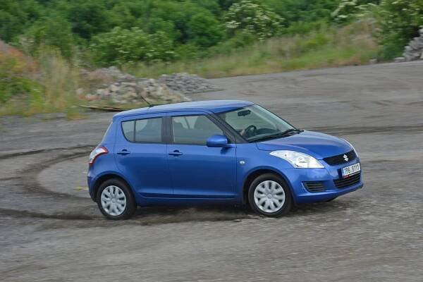 Zapomeňte na velká a rozežraná SUV. Tohle je spolehlivá čtyřkolka, jejíž provoz stojí pár korun