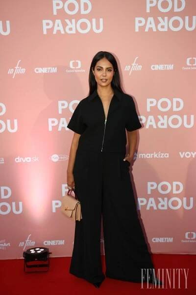Premiéra filmu Pod parou: Očarujúca herečka Judit Bárdos na červenom koberci zažiarila, krásna Alžbeta Ferencová a ďalší