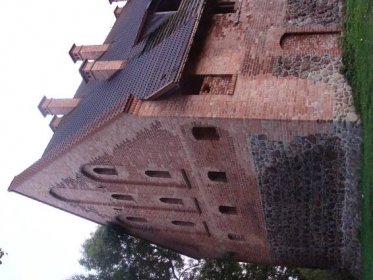 Soubor:Сумерки. Замок Пройсиш-Эйлау (XIV век)..JPG – Wikipedie