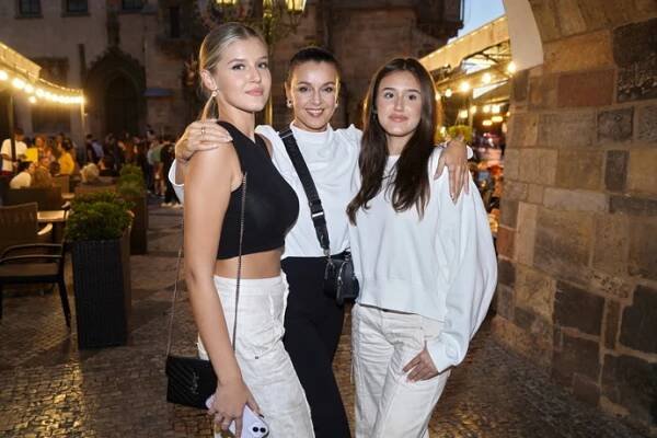 Modelka Iva Kubelková může být na obě své dcery pyšná.