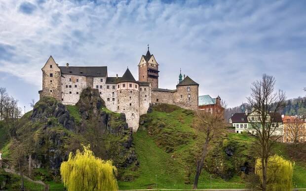 Loket u Karlových Varů s výhledem na hrad: Pension Masonic House **** se snídaní/polopenzí + vstupy do muzeí