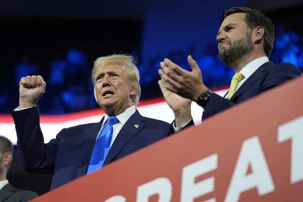 Mobilní telefony Trumpa s Vancem byly podle AP terčem čínským hackerů