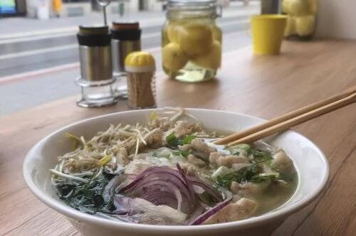 V Ostravě na Nádražní vzniklo nové rodinné vietnamské bistro | Magazín PATRIOT