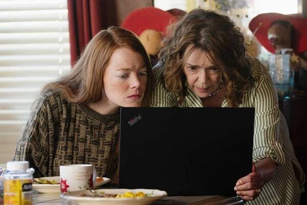 Emma Stone as Louise and Deirdre O'Connell as Dawn in 'Eddington'