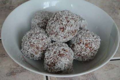 Rychlé kokosové kuličky bez cukru - Carujeme.cz