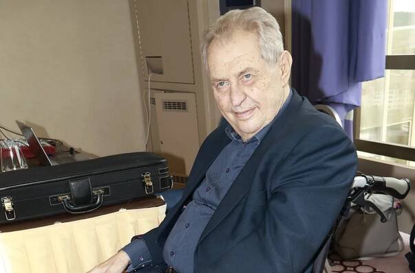 Nádherný a luxusní bungalov Miloše Zemana za desítky milionů: Ačkoliv si žije jako v pohádce, 1 pokoj ze smutného důvodu zůstane prázdný